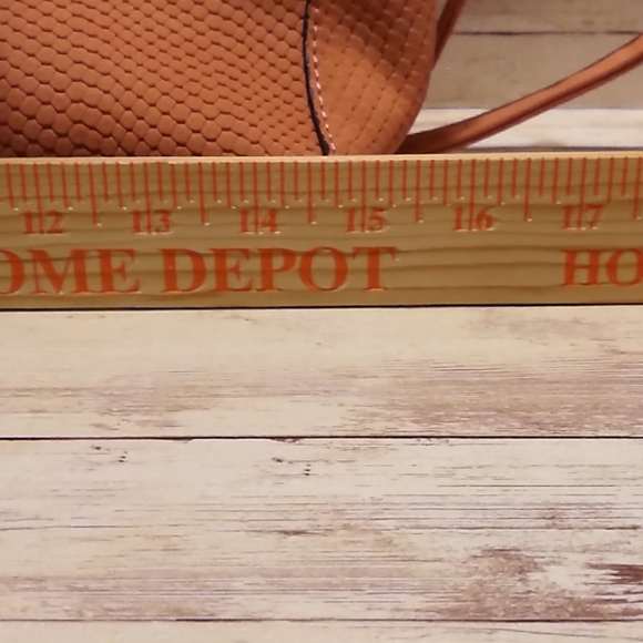 New ladies travel bag . - Picture 5 of 5